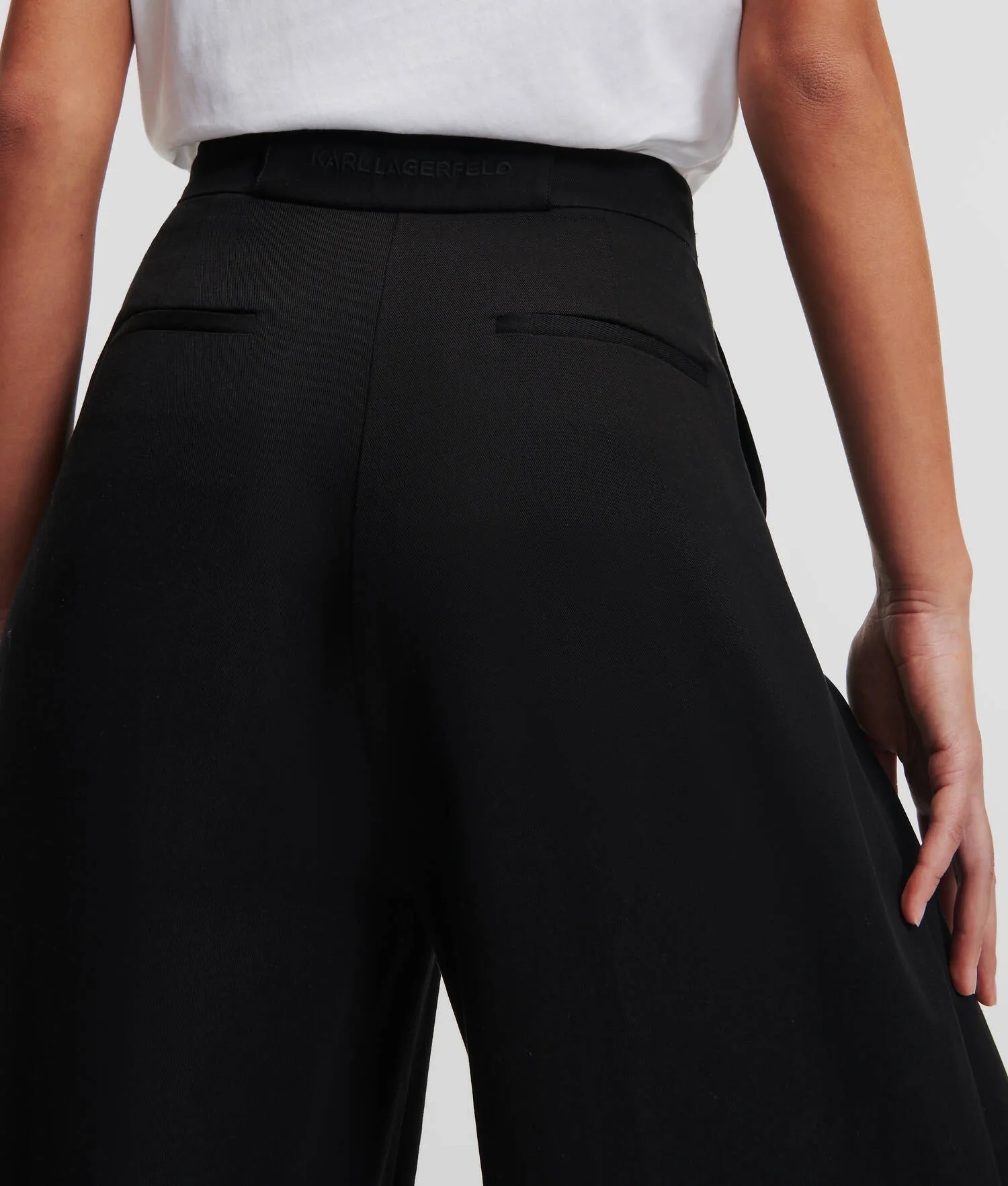 WIDE-LEG TROUSERS